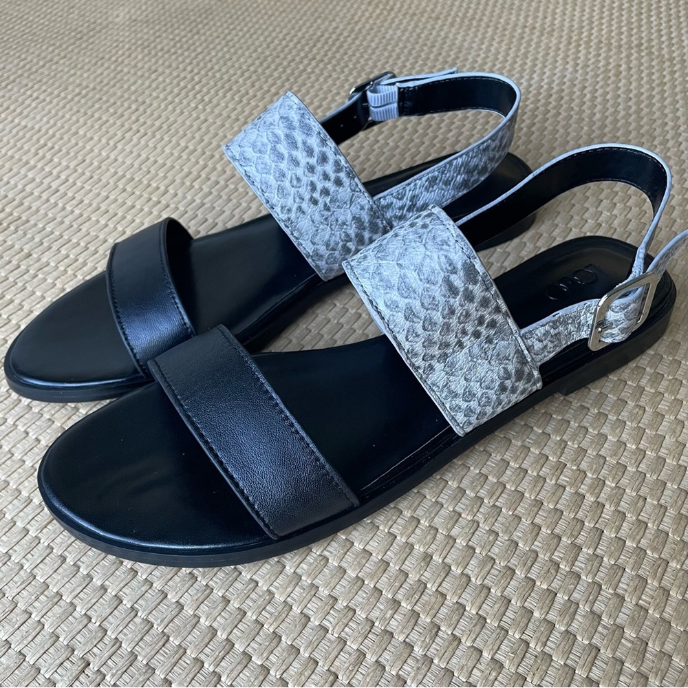 LOGO by Lori Goldstein Taylor Sandals Women’s 8M Black/Gray Leather Flats